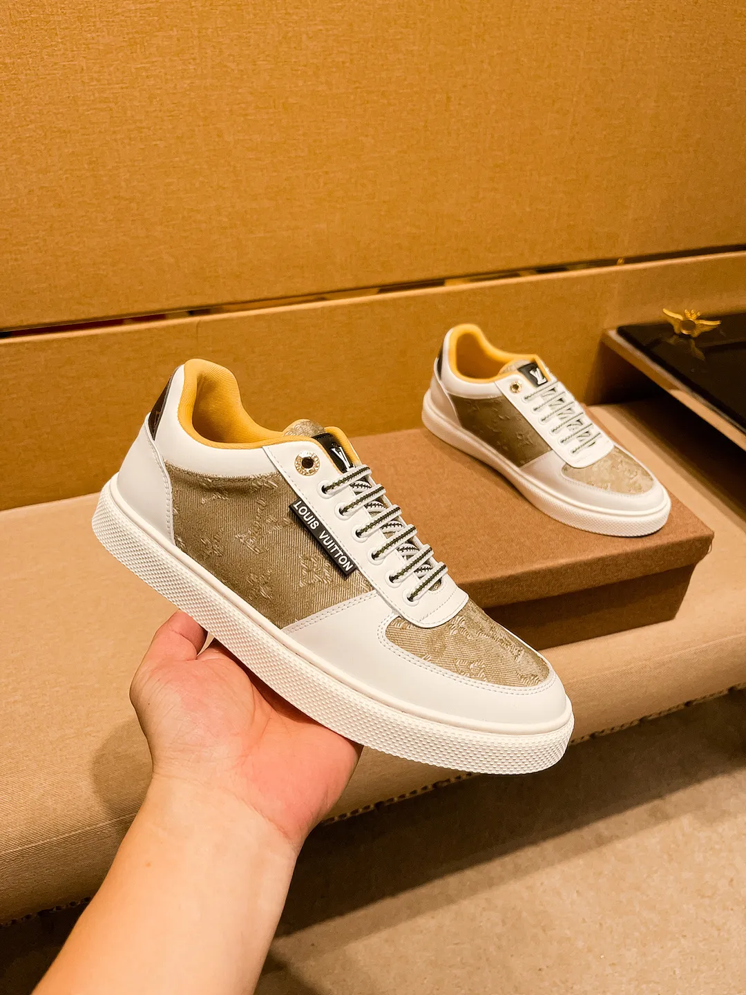 Men's shoes💰 400💰[LV]🔥Louis Vuitton, high-end men's shoes brand, official website 1:1 latest masterpiece: the upper is made of Italian imported first-layer cowhide with a comfortable and breathable lining➕original non-slip and wear-resistant outsole🔥, making walking more convenient and comfortable! An exclusive new model, a stunning work, a beautiful 1:1 replica [color] compared to the official quality! Create a fashionable personality to set off your uniqueness! A must-have for trendy men! Classic 🔥Size: 38-44 Color: 🔥 3⃣️colors available🔥.